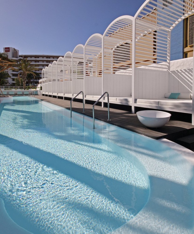 Pool and Balinesa Bed Hotel Gold By Marina