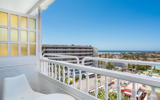 Apartment with balcony  on the pth floor with the best views of Playa del Inglés